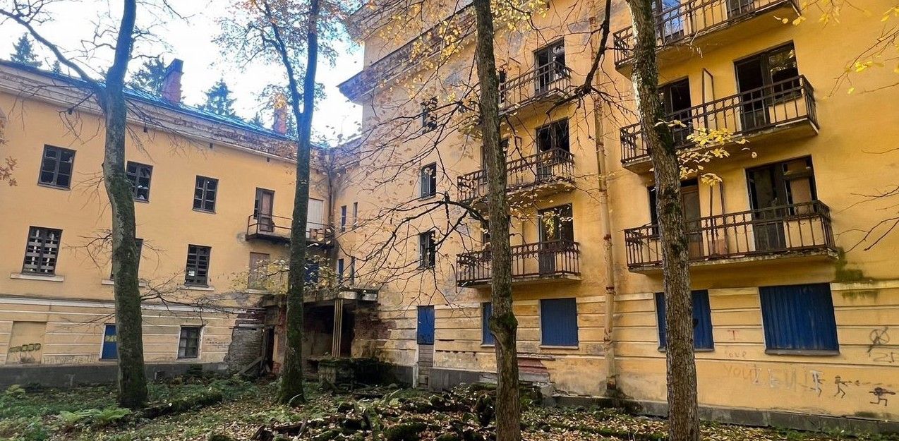 фасад дома, Бизнес-центр Приозерское, 17 по адресу г Санкт-Петербург, поселок Парголово, тер Осиновая Роща, Приозерское шоссе, д 17